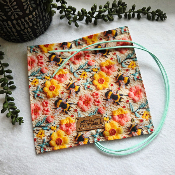 Des abeilles sur mon tricot 🌼🌸🐝 LA Pochette à marqueurs Originale!